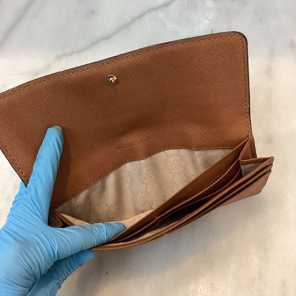 Michael Kors Slim Cross Grain Leather Full Sized Sleek Wallet - Picture 15 of 16